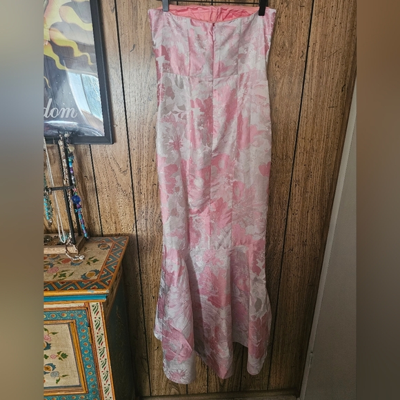 NWT LOVERS + FRIENDS / REVOLVE Urgonia Gown - Small - Picture 7 of 10